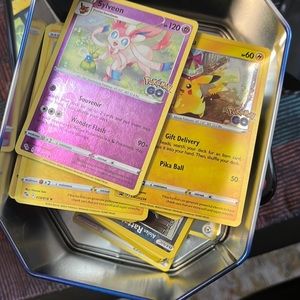 100+ Pokémon cards